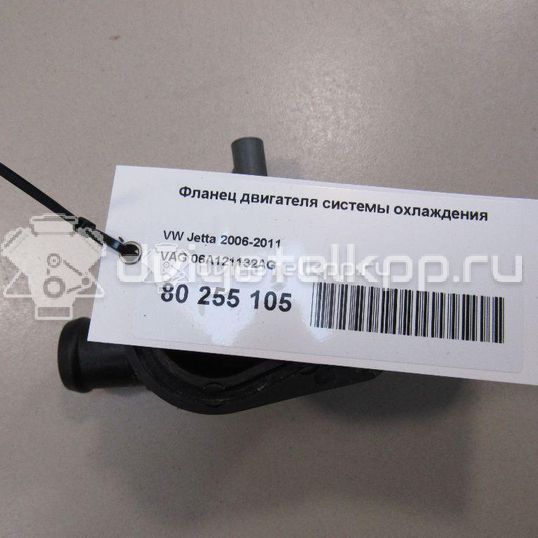 Фото Фланец двигателя системы охлаждения  06A121132AG для Skoda Octavia / Octaviaii 1Z3