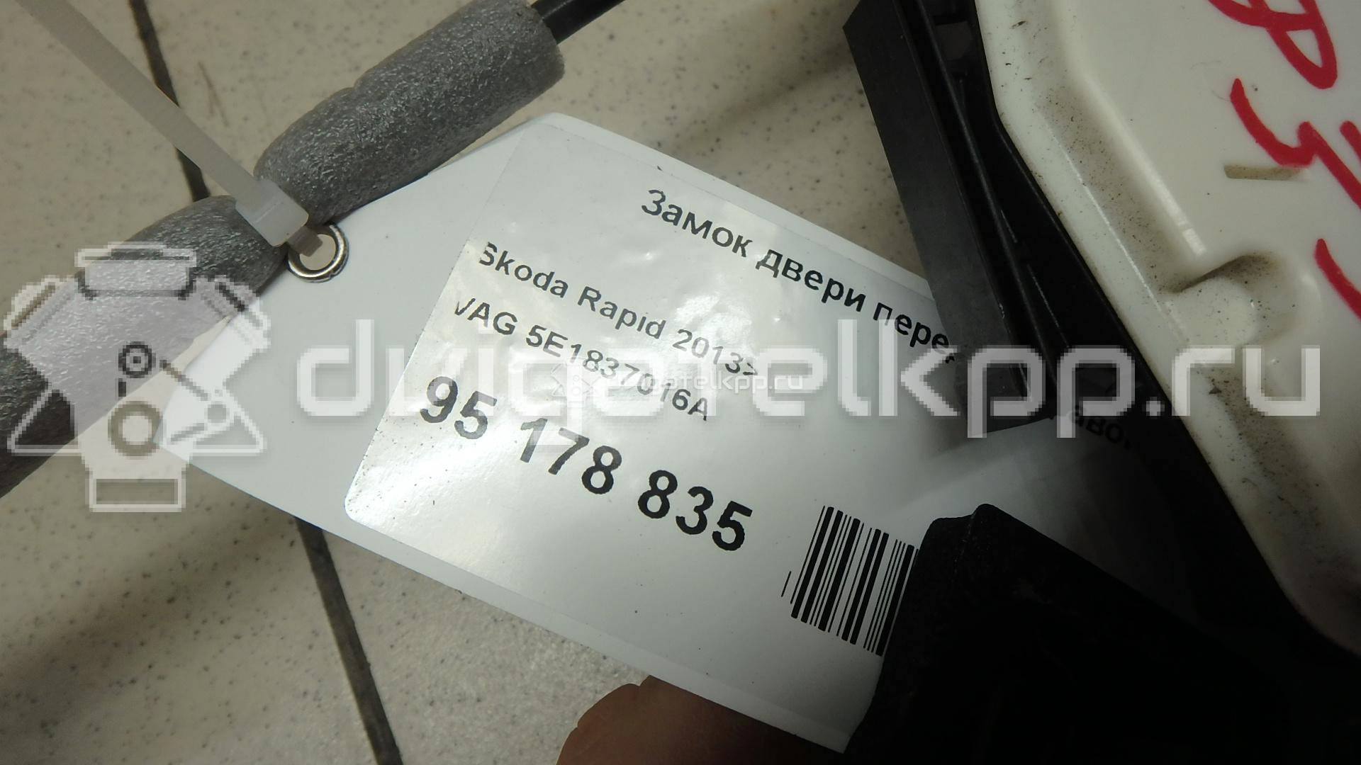 Фото Замок двери передней правой  5E1837016A для Skoda Octavia / Yeti 5L / Rapid {forloop.counter}}