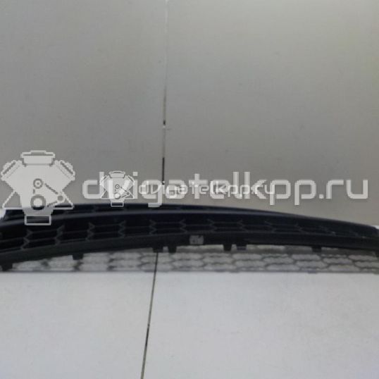 Фото Решетка в бампер центральная  5E0853677 для Skoda Octavia