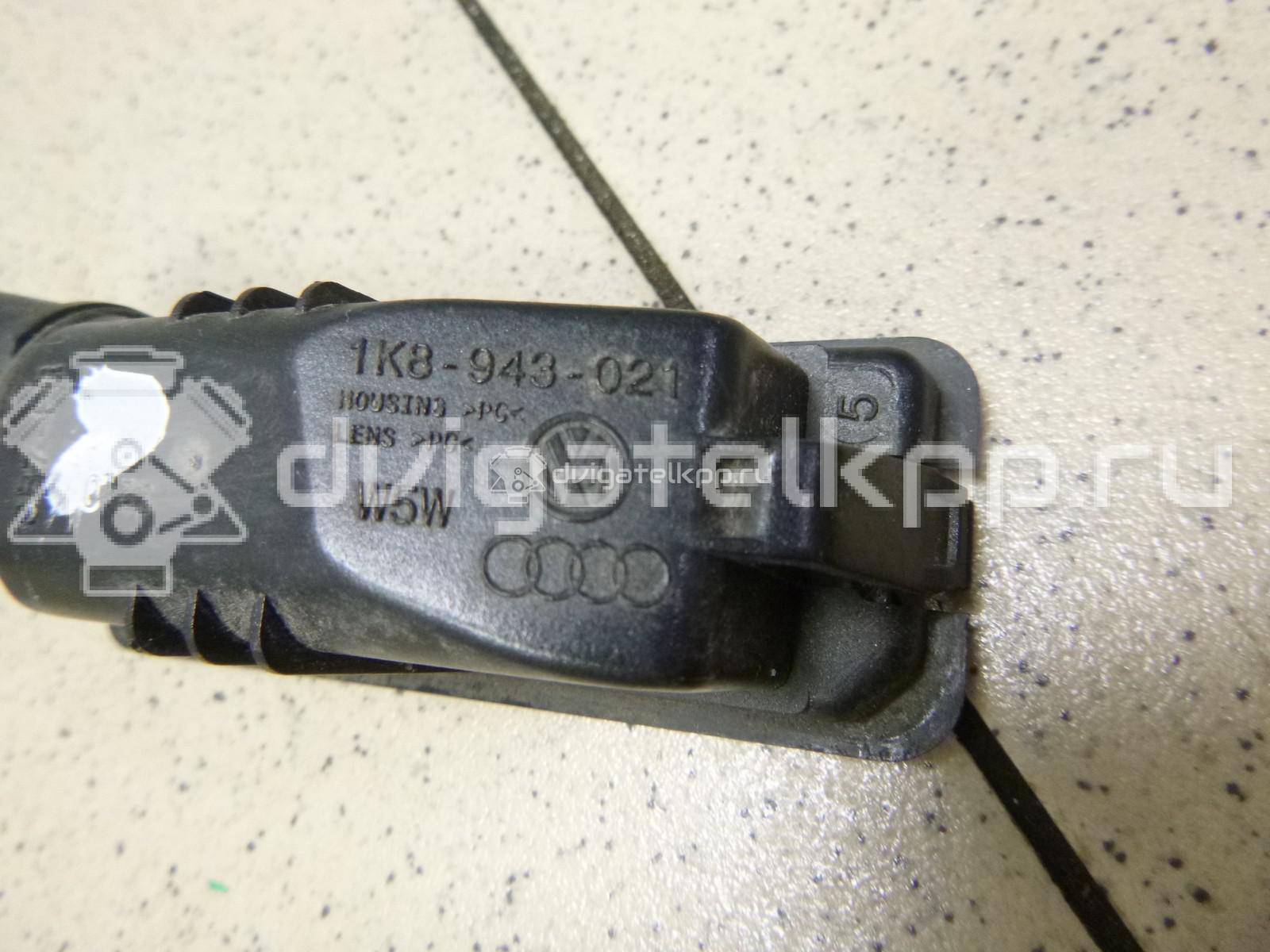 Фото Фонарь подсветки номера  1K8943021 для Volkswagen Scirocco / Polo / Touran / Amarok S1B / New Beetle {forloop.counter}}