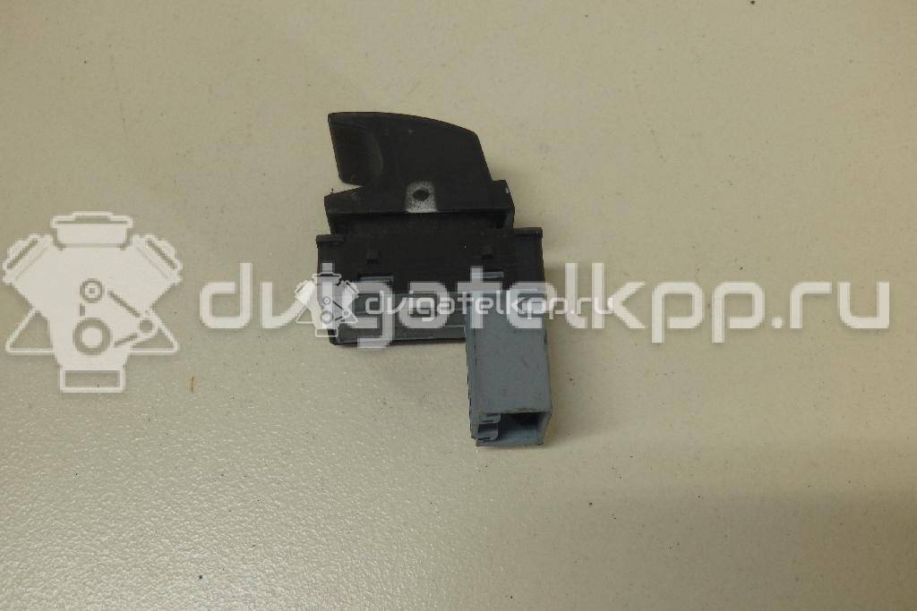 Фото Кнопка стеклоподъемника  7L6959855B3X1 для Volkswagen Scirocco / Tiguan / Touran / Amarok S1B / Cc {forloop.counter}}