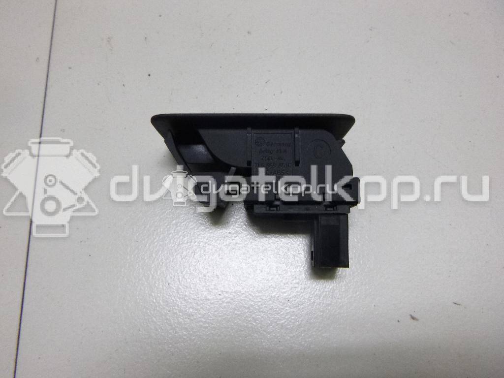 Фото Кнопка стеклоподъемника  7L6959855B3X1 для Volkswagen Scirocco / Tiguan / Touran / Amarok S1B / Cc {forloop.counter}}