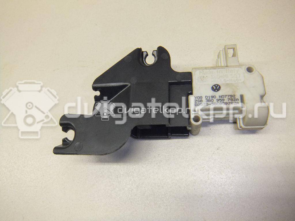 Фото Замок бардачка  3B0959782A для Audi A4 / A6 / A3 / Tt / Q7 {forloop.counter}}