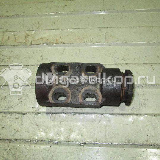 Фото Кронштейн крепления торсиона  1076746 для Volvo V70 / 140 / 740 / S80 / Xc70