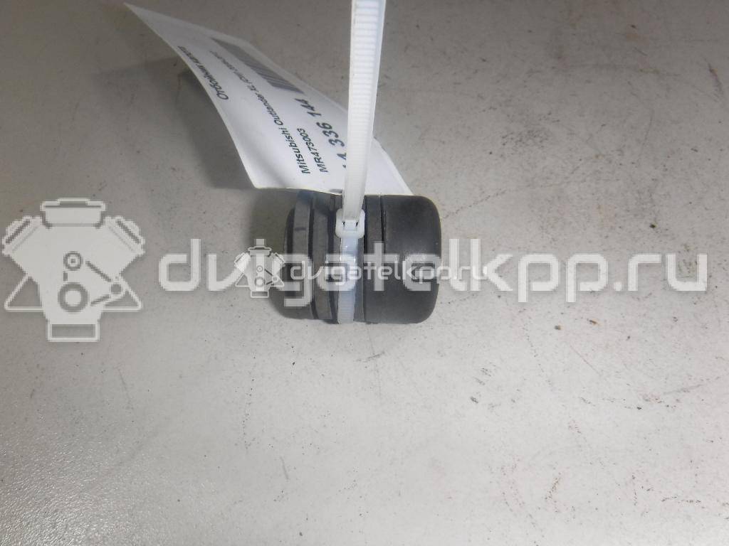 Фото Отбойник капота  mr473003 для Mitsubishi Lancer / Pajero / Colt / Mirage / Outlander {forloop.counter}}