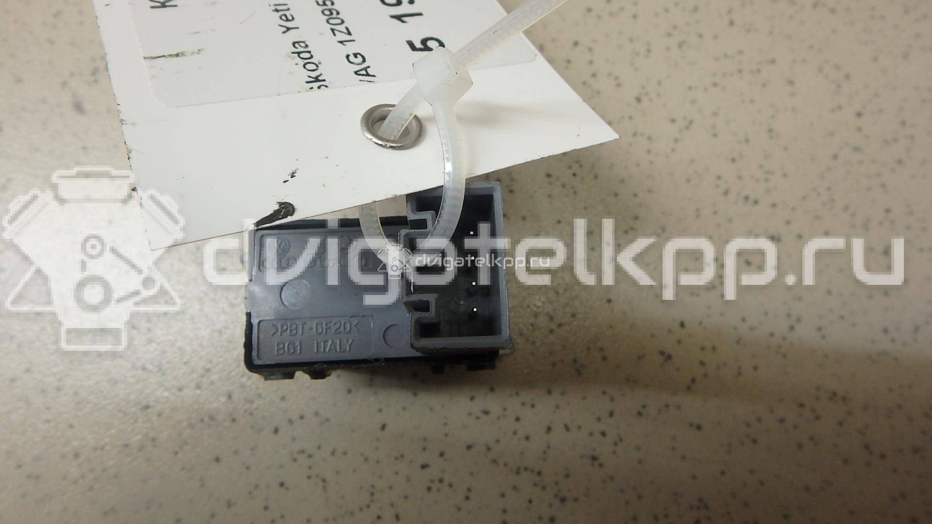 Фото Кнопка стеклоподъемника  1Z0959856 для Skoda Octavia / Octaviaii 1Z3 / Yeti 5L {forloop.counter}}