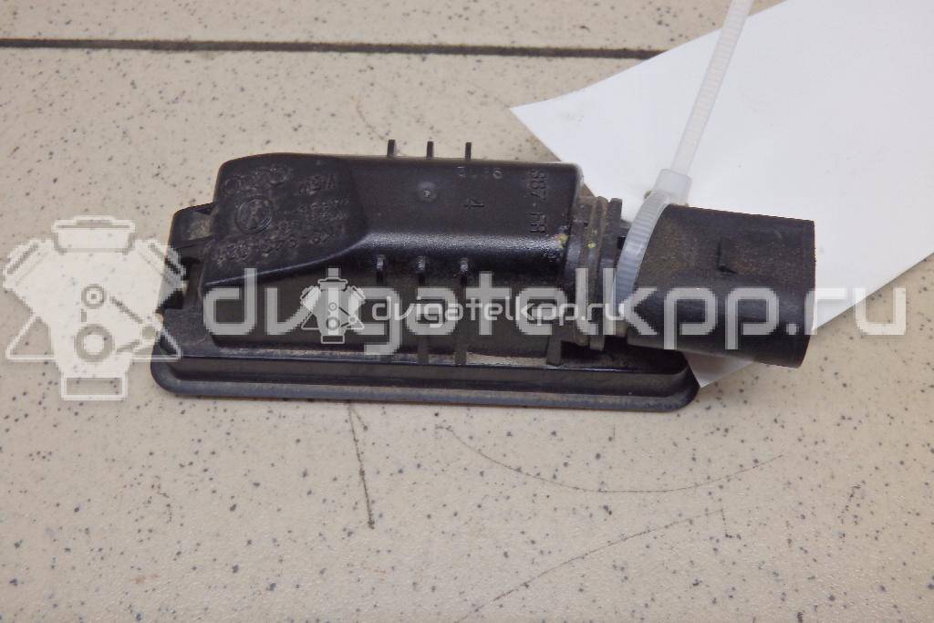 Фото Фонарь подсветки номера  1K8943021 для Volkswagen Scirocco / Polo / Touran / Amarok S1B / New Beetle {forloop.counter}}