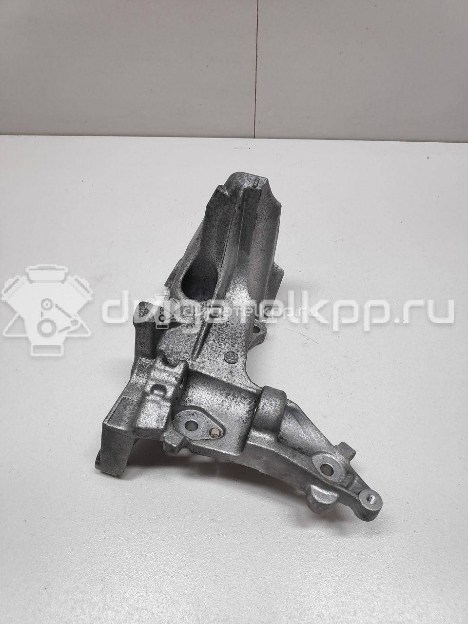 Фото Кронштейн генератора для двигателя 9HV (DV6TED4) для Peugeot 308 / 207 / 307 / Partner 90 л.с 16V 1.6 л Дизельное топливо 5706N6 {forloop.counter}}