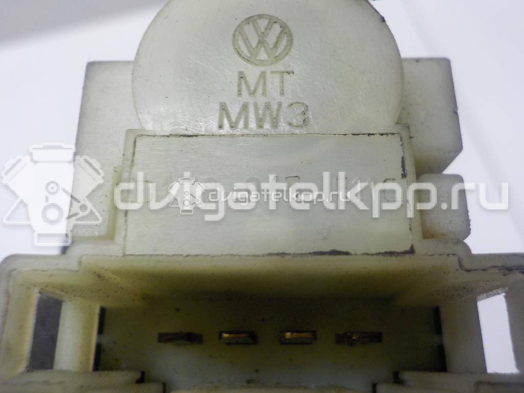 Фото Датчик включения стопсигнала  1K2945511 для Volkswagen Touran / Touareg / Fox 5Z1, 5Z3 / Lupo 6X1, 6E1 / Golf {forloop.counter}}