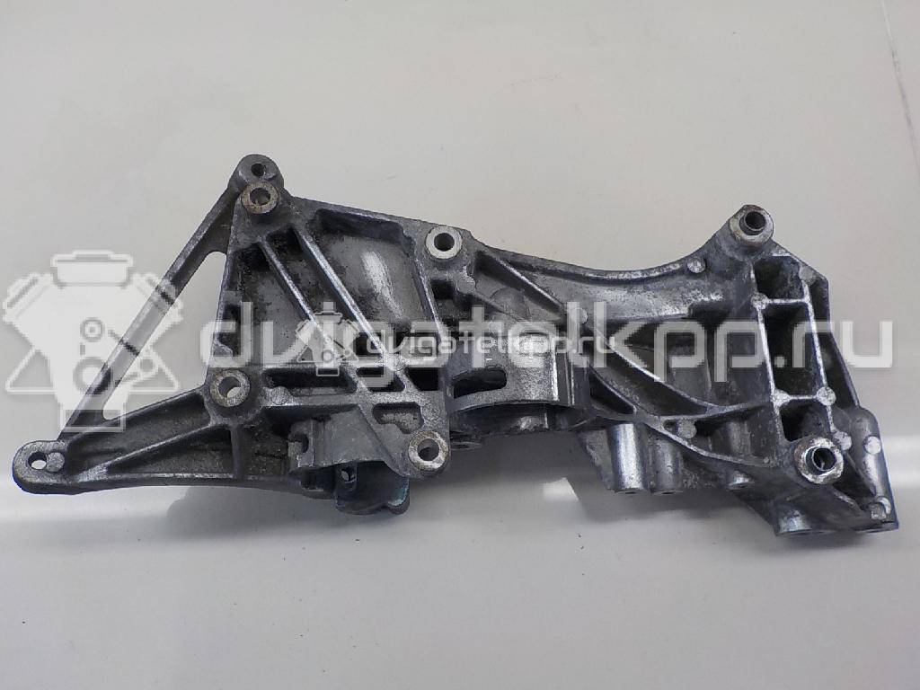 Фото Кронштейн генератора для двигателя BGQ для Volkswagen Jetta / Golf 150-152 л.с 20V 2.5 л бензин 07K903143F {forloop.counter}}