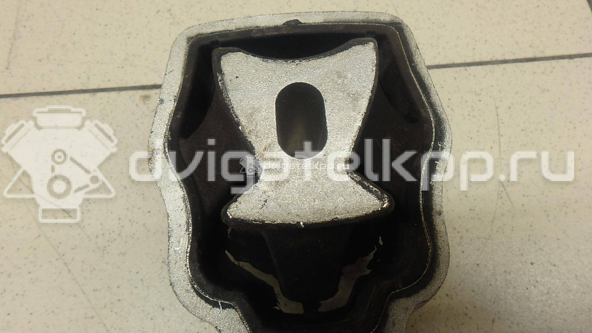 Фото Опора двигателя задняя  LR000597 для Land Rover Freelander / Range Rover / Discovery {forloop.counter}}