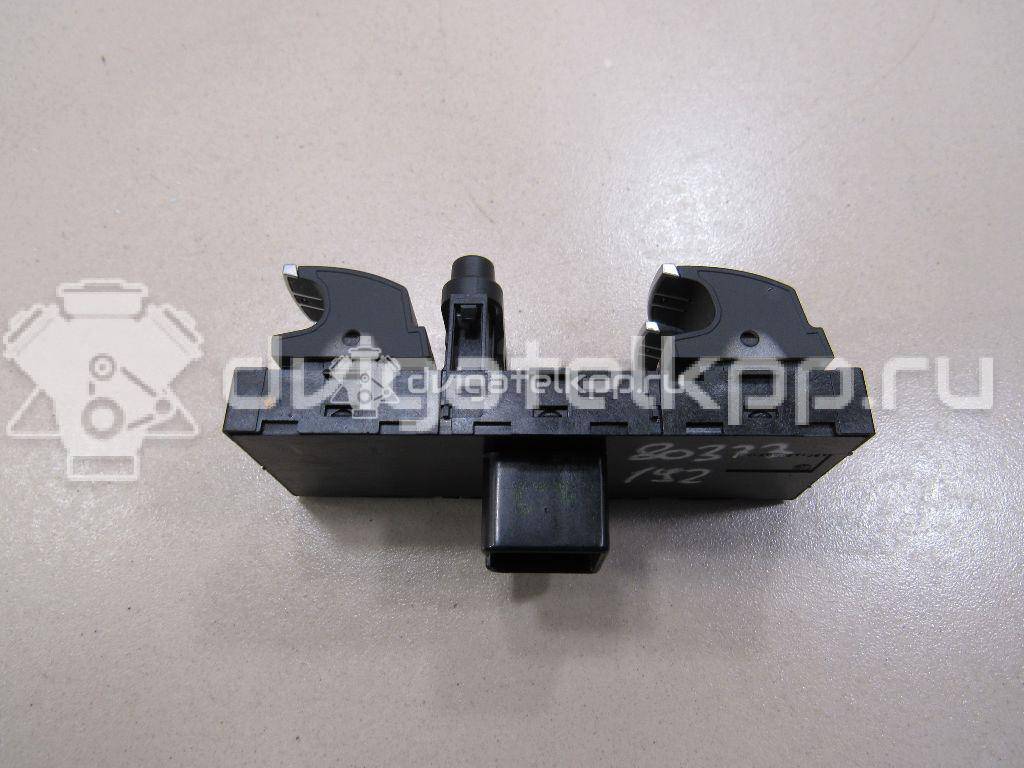 Фото Блок управления стеклоподъемниками  5K4959857 для Volkswagen Tiguan / Touran / Cc / Golf / Passat {forloop.counter}}