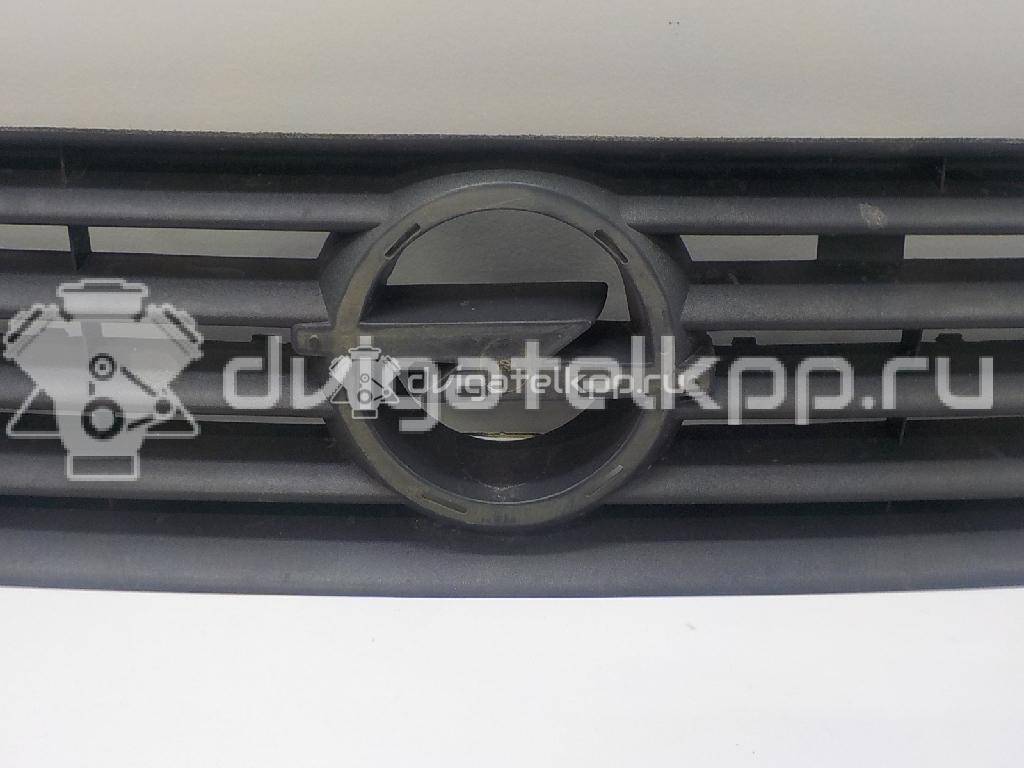 Фото Решетка радиатора  9118340 для Opel Zafira {forloop.counter}}