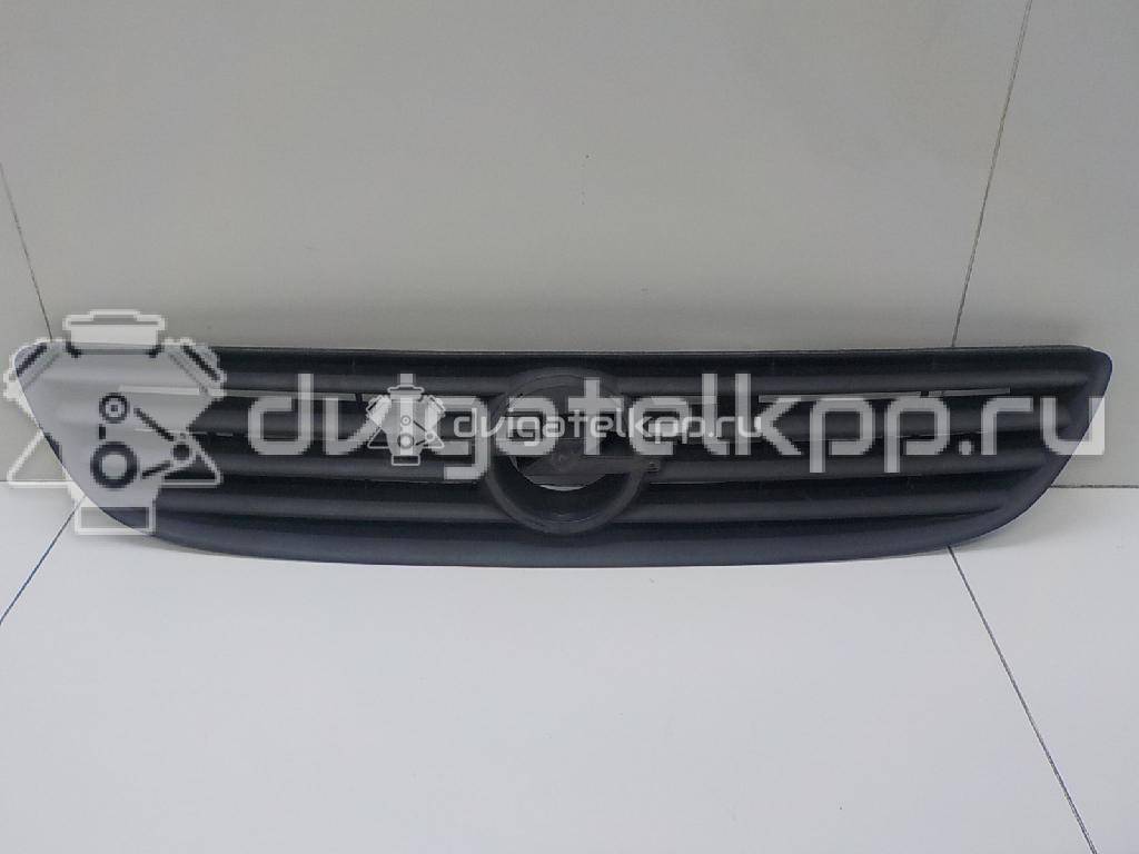 Фото Решетка радиатора  9118340 для Opel Zafira {forloop.counter}}