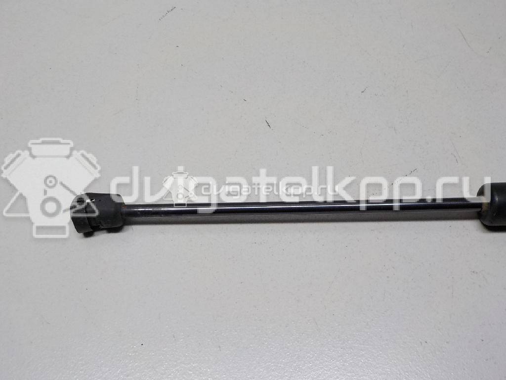 Фото Амортизатор двери багажника  5N0827550 для Volkswagen Passat / Tiguan / Golf {forloop.counter}}