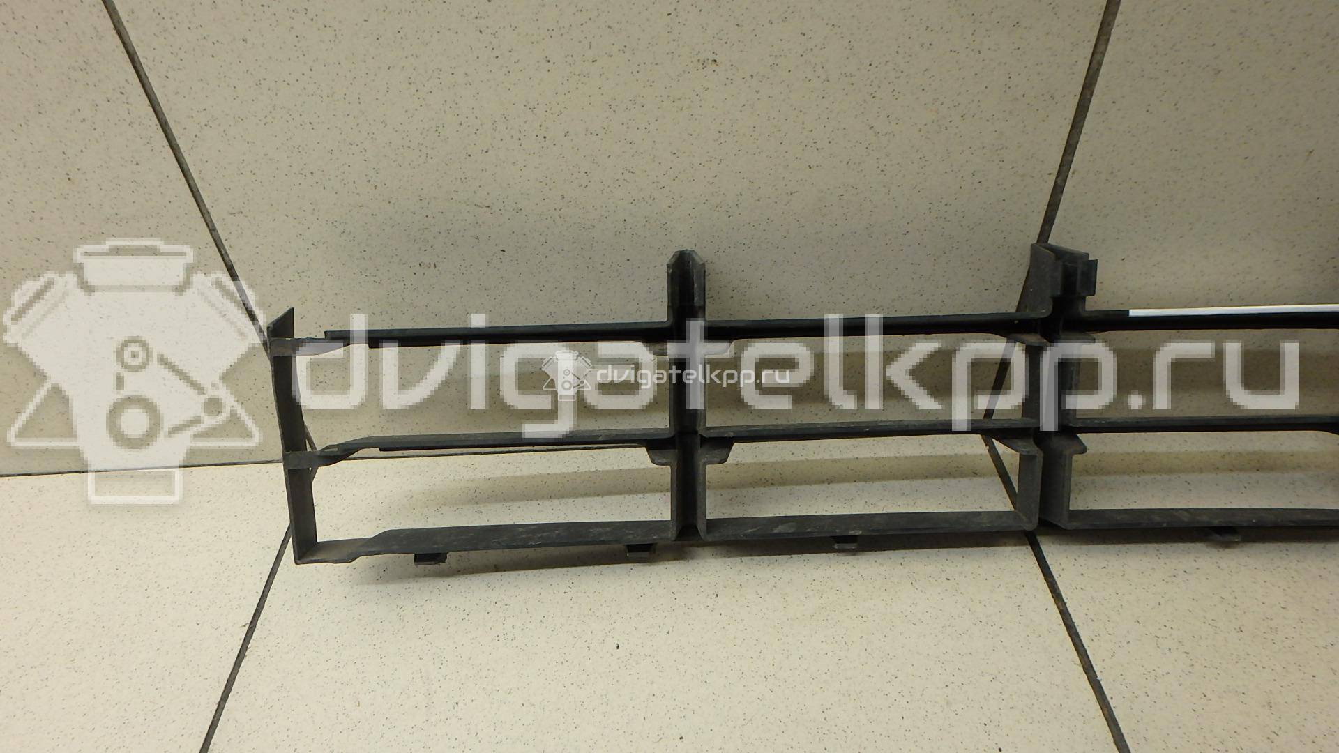 Фото Решетка в бампер центральная  5J0853677A9B9 для Skoda Roomster 5J / Fabia {forloop.counter}}