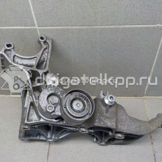 Фото Кронштейн генератора  8201033565 для Mahindra / Renault