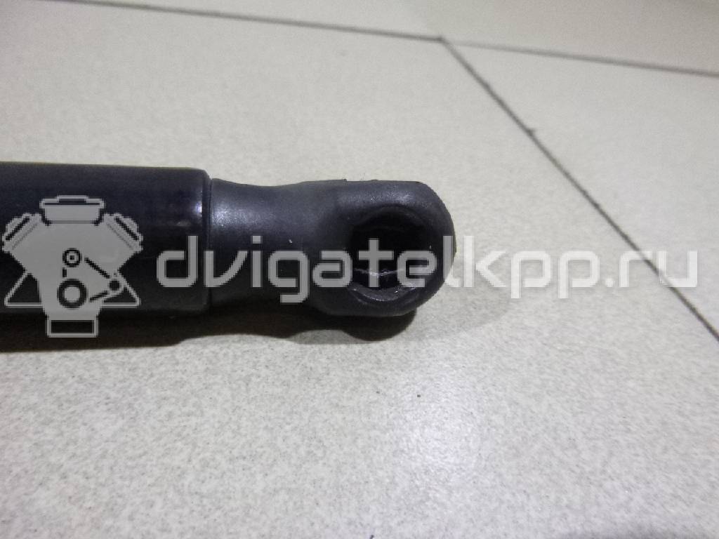 Фото Амортизатор капота  LR025400 для Land Rover Freelander / Range Rover {forloop.counter}}