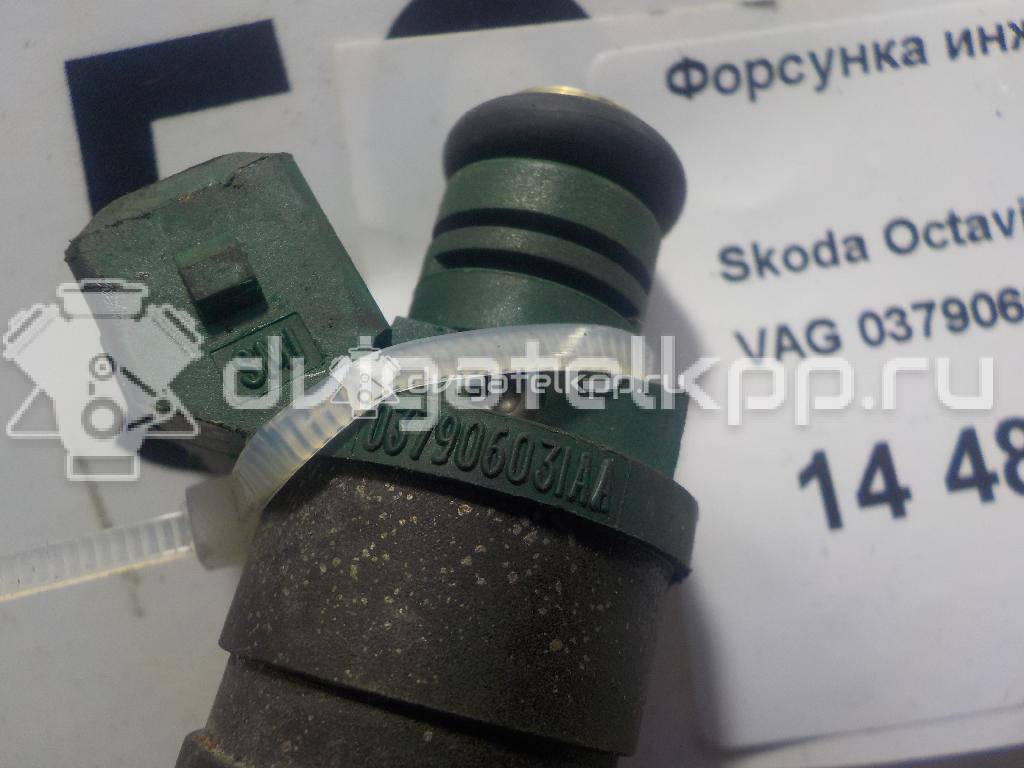 Фото Форсунка инжекторная электрическая  037906031AA для Skoda / Volkswagen / Seat {forloop.counter}}