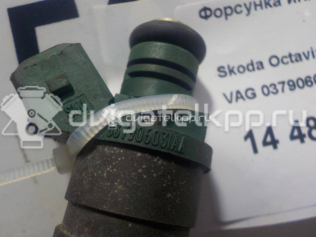 Фото Форсунка инжекторная электрическая  037906031AA для Skoda / Volkswagen / Seat {forloop.counter}}