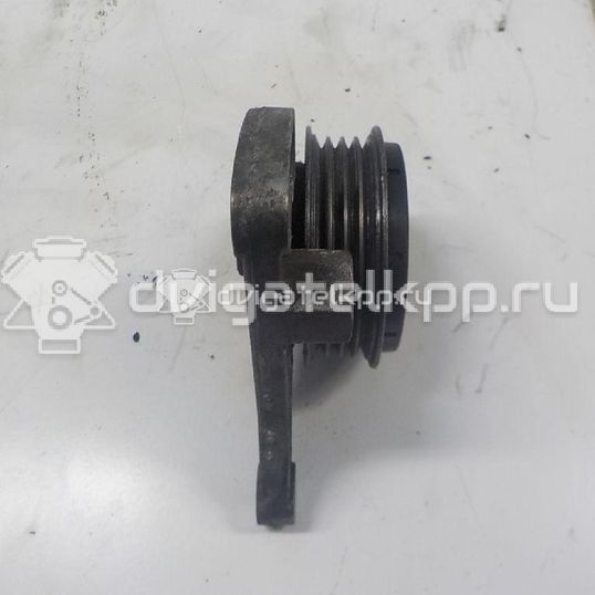 Фото Ролик руч.ремня с кронштейном  058260511 для Skoda Octavia / Superb