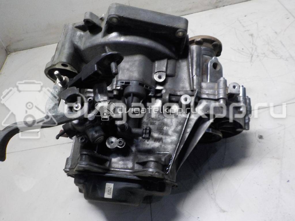 Фото Контрактная (б/у) МКПП для Volkswagen Polo / Caddy / Golf 110 л.с 16V 1.6 л CWVA бензин 02T300048L {forloop.counter}}