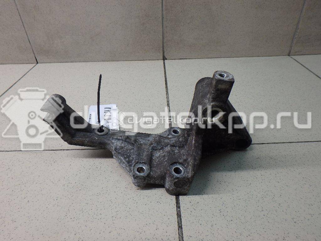 Фото Кронштейн генератора для двигателя D4CB для Hyundai / Kia 129-178 л.с 16V 2.5 л Дизельное топливо 374724A011 {forloop.counter}}