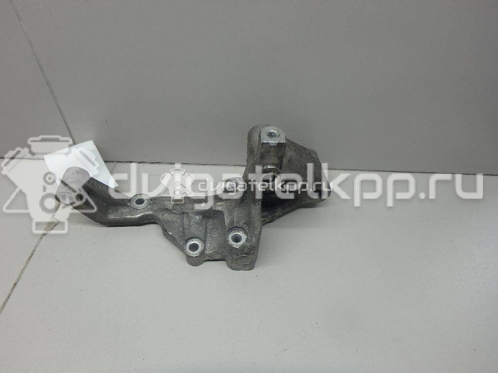 Фото Кронштейн генератора для двигателя D4CB для Hyundai / Kia 129-178 л.с 16V 2.5 л Дизельное топливо 374724A000 {forloop.counter}}