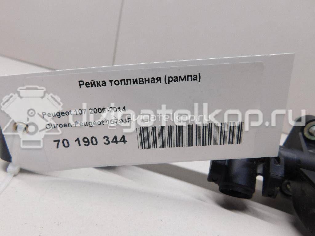 Фото Рейка топливная (рампа) для двигателя CFB (1KR) для Peugeot / Citroen 68 л.с 12V 1.0 л бензин 1579JP {forloop.counter}}