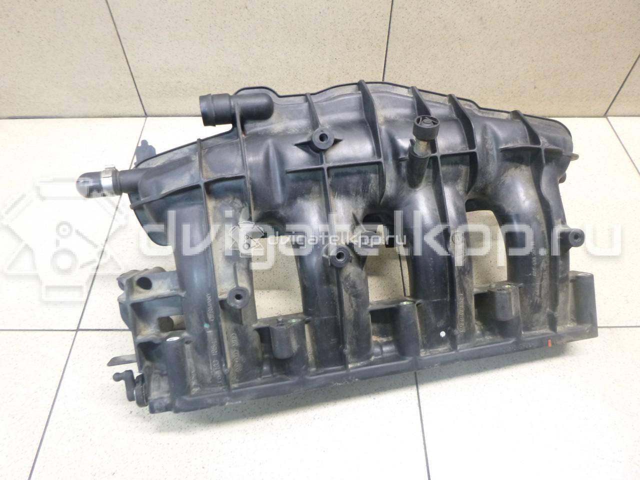 Фото Коллектор впускной для двигателя BWE для Seat Exeo 200 л.с 16V 2.0 л бензин 06F133201P {forloop.counter}}