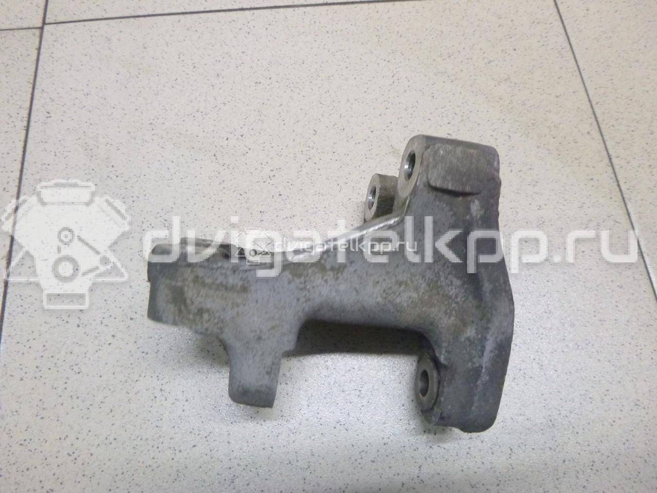 Фото Кронштейн генератора для двигателя 1KZ-TE для Toyota Land Cruiser / Hiace / 4 / Granvia H2 , H1 / Hilux 116-140 л.с 8V 3.0 л Дизельное топливо 1251167020 {forloop.counter}}