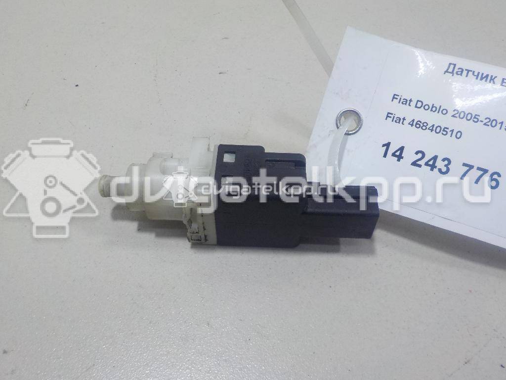 Фото Датчик включения стопсигнала  46840510 для Fiat Stilo 192 / Idea 350 / Linea 323 / Multipla 186 / Bravo {forloop.counter}}