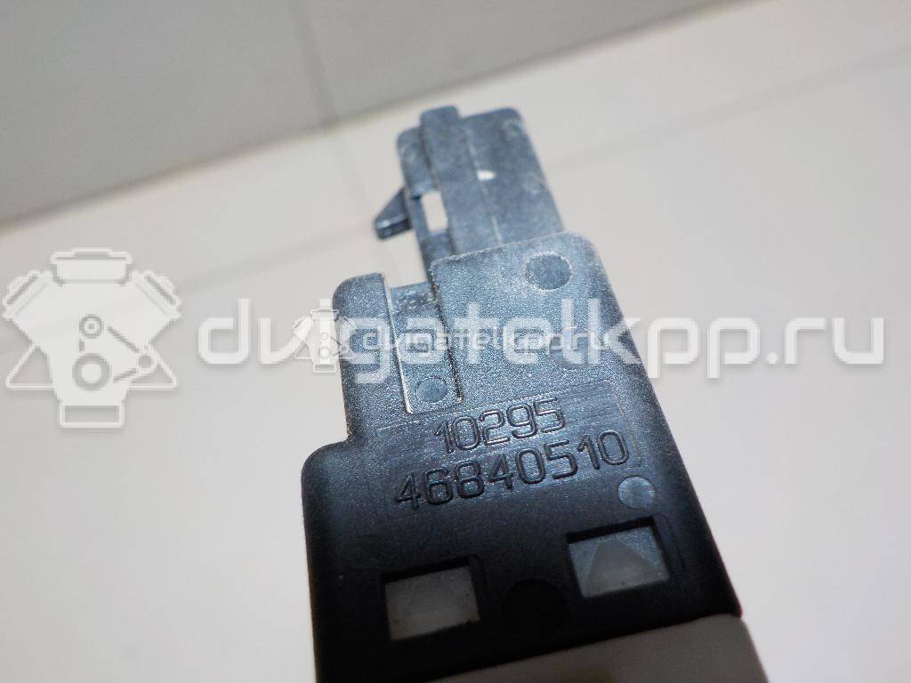 Фото Датчик включения стопсигнала  46840510 для Fiat Stilo 192 / Idea 350 / Linea 323 / Multipla 186 / Bravo {forloop.counter}}