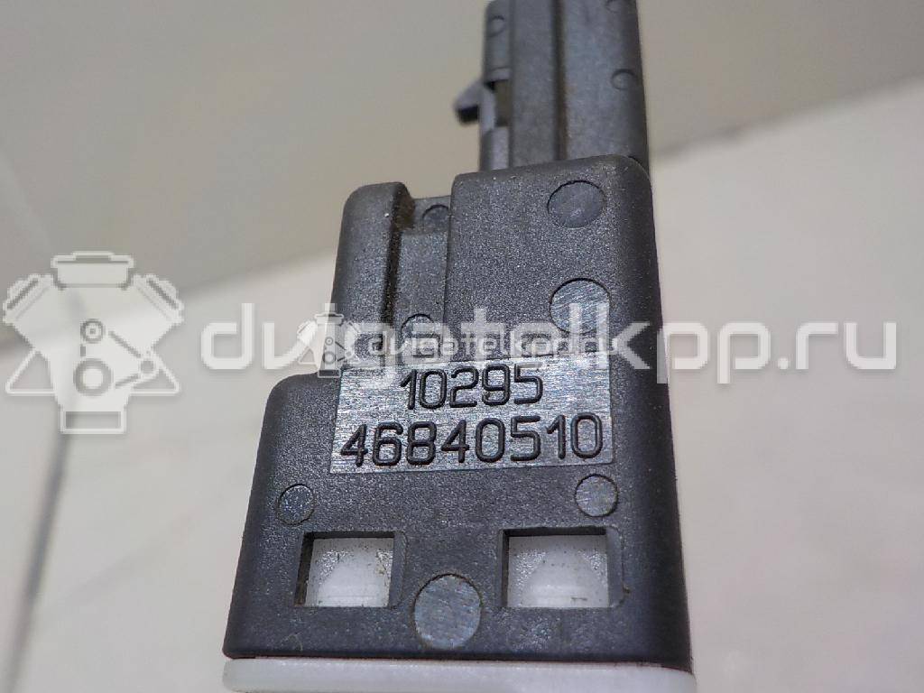 Фото Датчик включения стопсигнала  46840510 для Fiat Stilo 192 / Idea 350 / Linea 323 / Multipla 186 / Bravo {forloop.counter}}