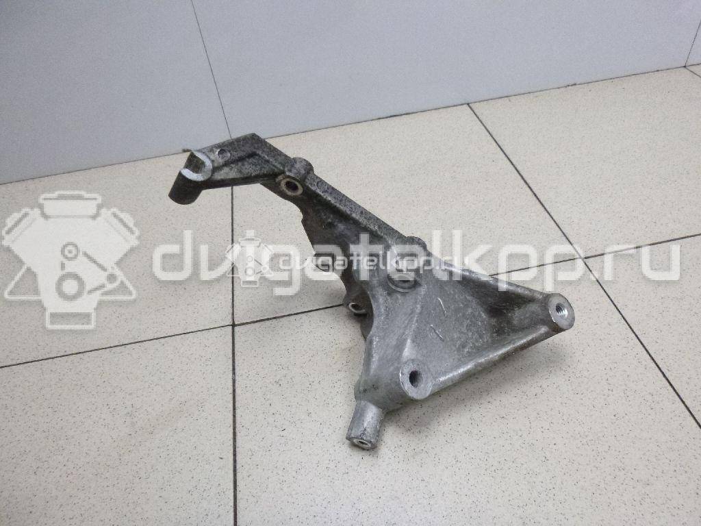 Фото Кронштейн генератора для двигателя D4CB для Hyundai / Kia 129-178 л.с 16V 2.5 л Дизельное топливо 374724A011 {forloop.counter}}