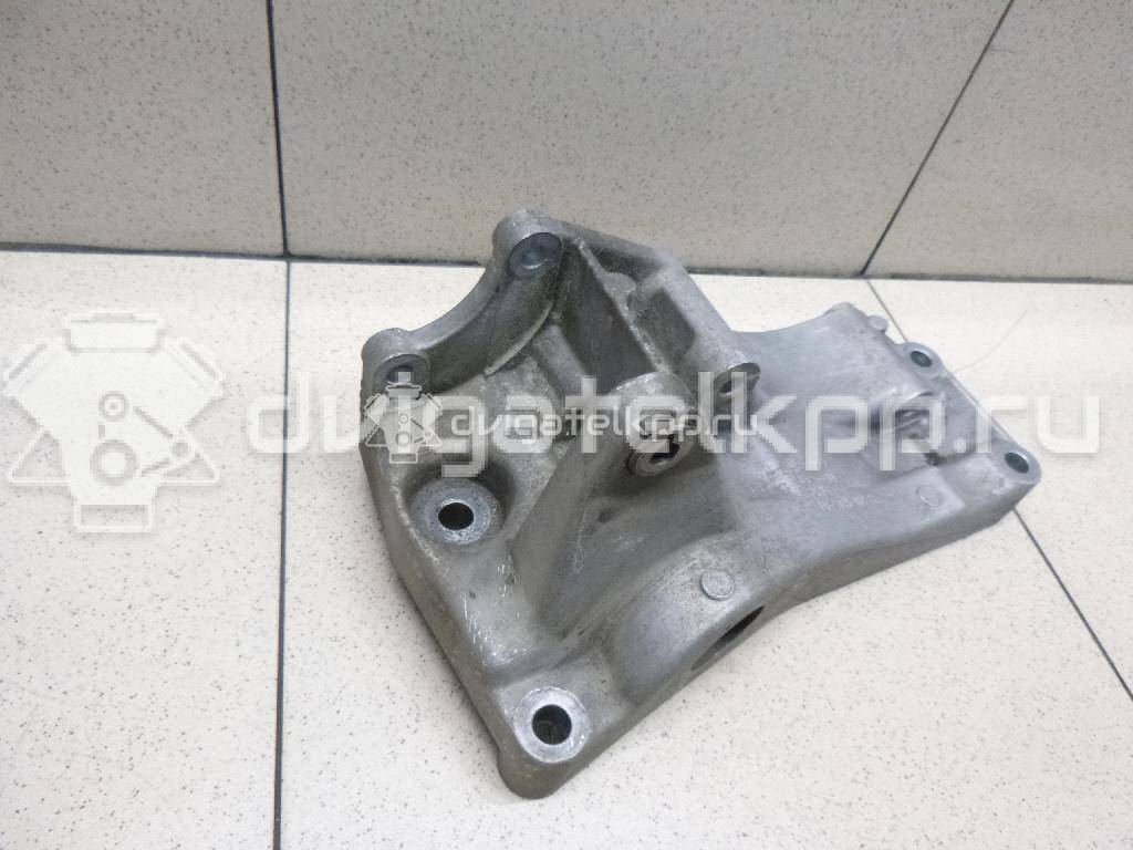 Фото Кронштейн генератора для двигателя AEE для Volkswagen Polo / Caddy / Vento 1H2 / Golf 75 л.с 8V 1.6 л бензин 030145169H {forloop.counter}}