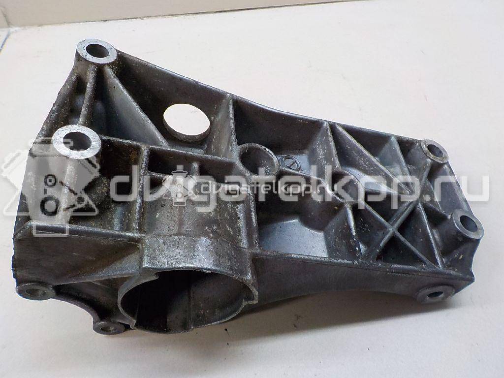 Фото Кронштейн генератора для двигателя AEE для Volkswagen Polo / Caddy / Vento 1H2 / Golf 75 л.с 8V 1.6 л бензин 030145169H {forloop.counter}}