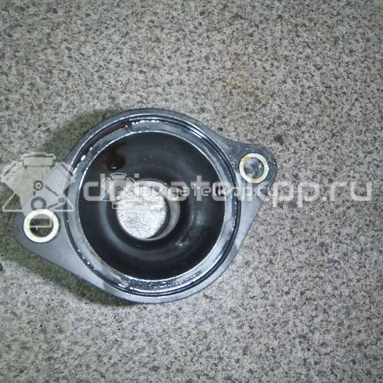 Фото Крышка термостата для двигателя 1KR-FE для Toyota Aygo / Iq J1 / Yaris / Vios 65-71 л.с 12V 1.0 л бензин