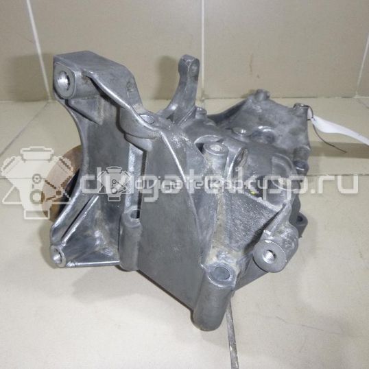 Фото Кронштейн генератора для двигателя BWT для Audi A4 200-203 л.с 16V 2.0 л бензин 06D903143D