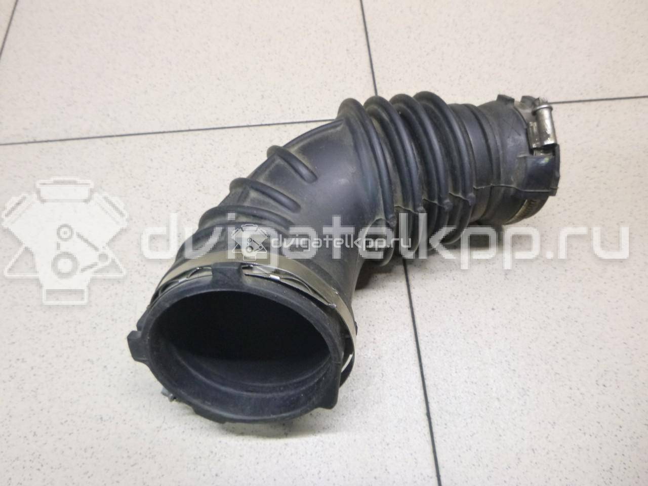 Фото Патрубок воздушного фильтра для двигателя KW для Audi Quattro 85 300-306 л.с 20V 2.1 л Супер-бензин (95) неэтилированный 06H129629E {forloop.counter}}