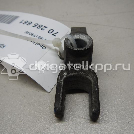 Фото Кронштейн форсунки  93179048 для Vauxhall / Opel / Holden / Saab