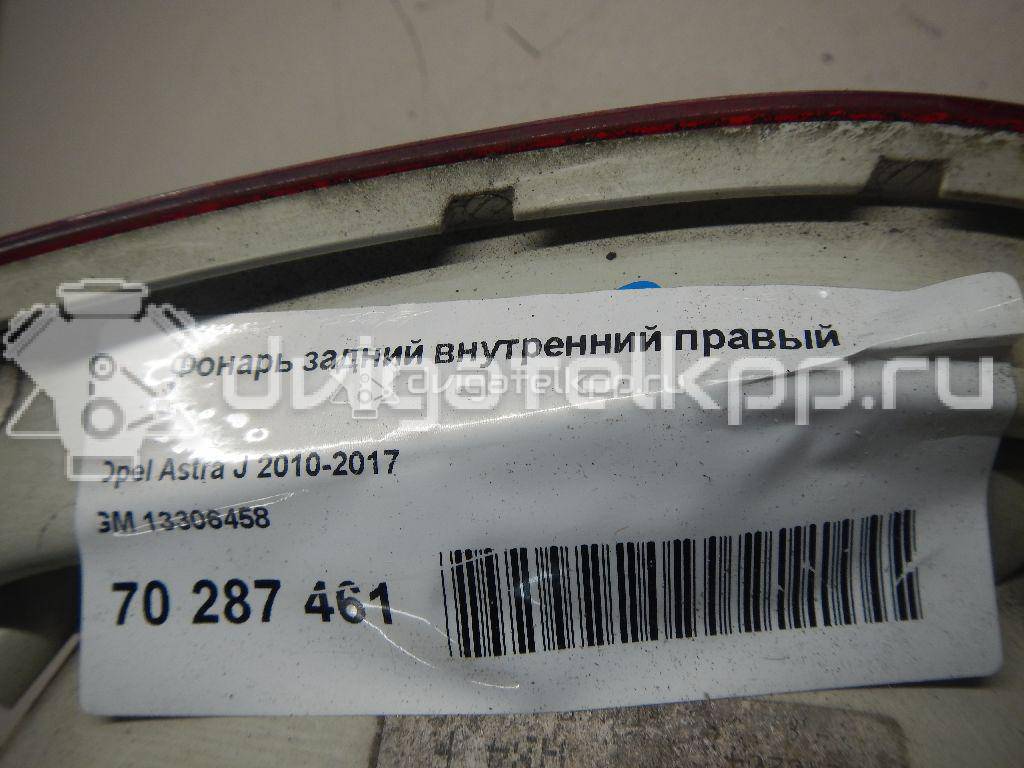 Фото Фонарь задний внутренний правый  13306458 для Opel Astra {forloop.counter}}