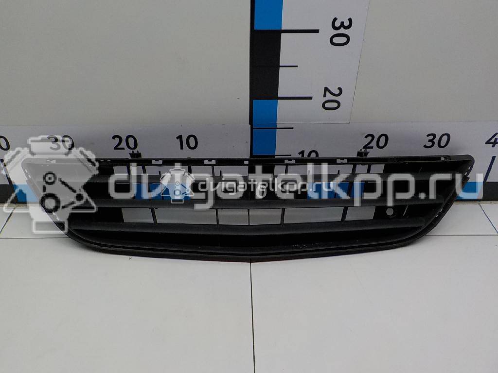 Фото Решетка в бампер центральная  6400639 для Opel Corsa {forloop.counter}}