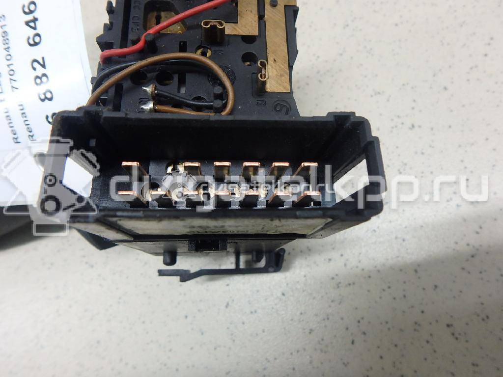 Фото Переключатель поворотов подрулевой  7701048913 для Renault Trafic / Laguna / Vel Satis Bj0 / Espace {forloop.counter}}