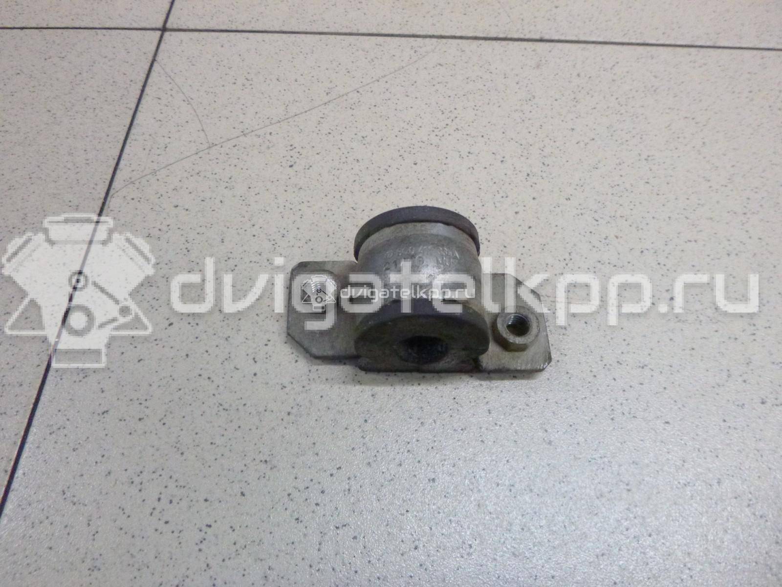 Фото Кронштейн крепления переднего стабилизатора  6q0411334a для Skoda Roomster 5J / Octaviaii 1Z3 / Citigo / Fabia / Octavia {forloop.counter}}