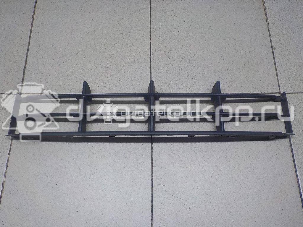 Фото Решетка в бампер центральная  5J0853677A9B9 для Skoda Roomster 5J / Fabia {forloop.counter}}